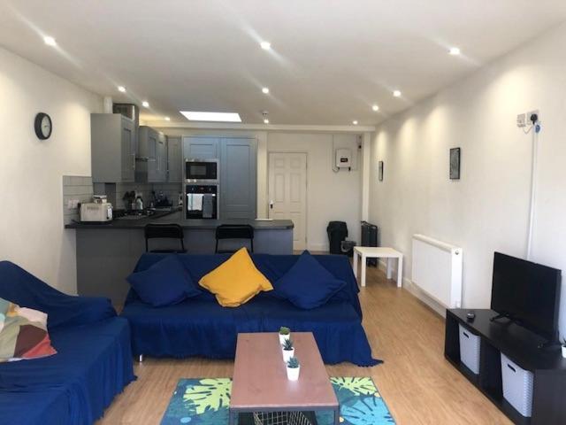Short Term Lets From £15 Per Person Per Night Apartment Bristol Exterior photo