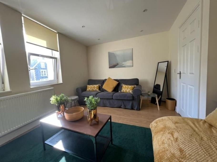 Short Term Lets From £15 Per Person Per Night Apartment Bristol Exterior photo