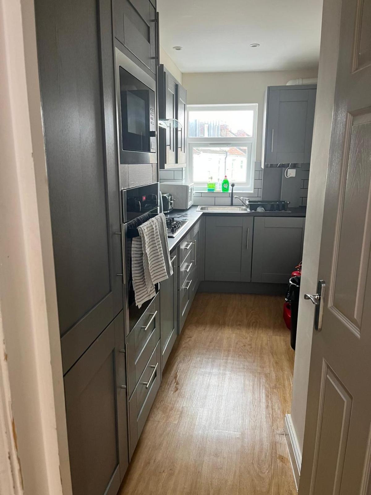 Short Term Lets From £15 Per Person Per Night Apartment Bristol Exterior photo
