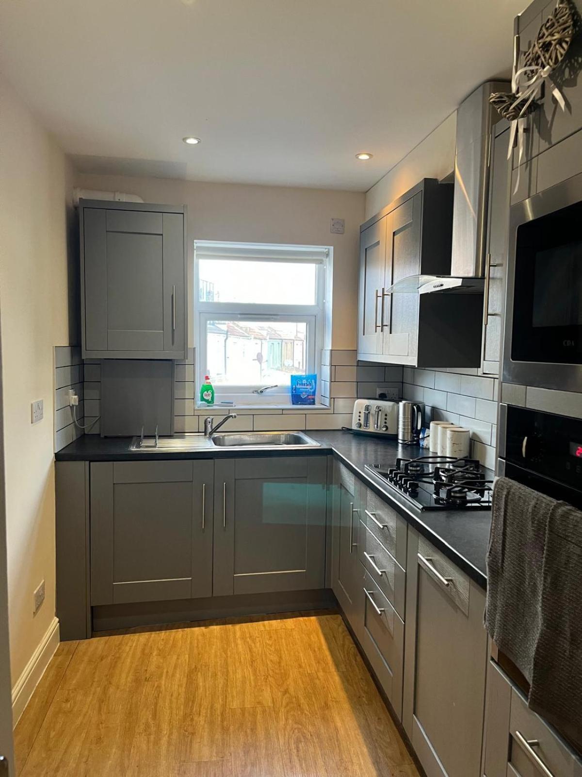 Short Term Lets From £15 Per Person Per Night Apartment Bristol Exterior photo